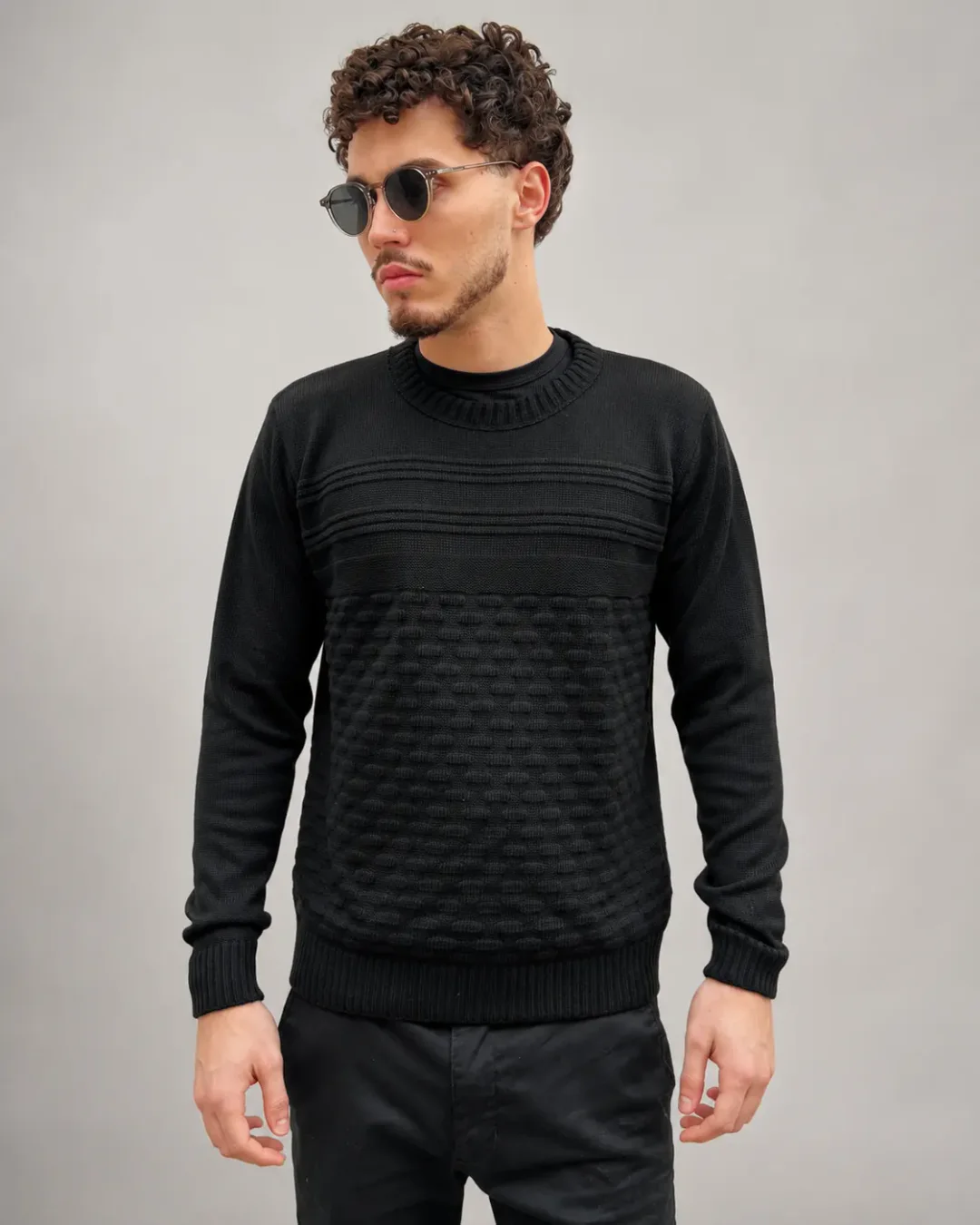 Suéter Tricot Minimal Preto frente