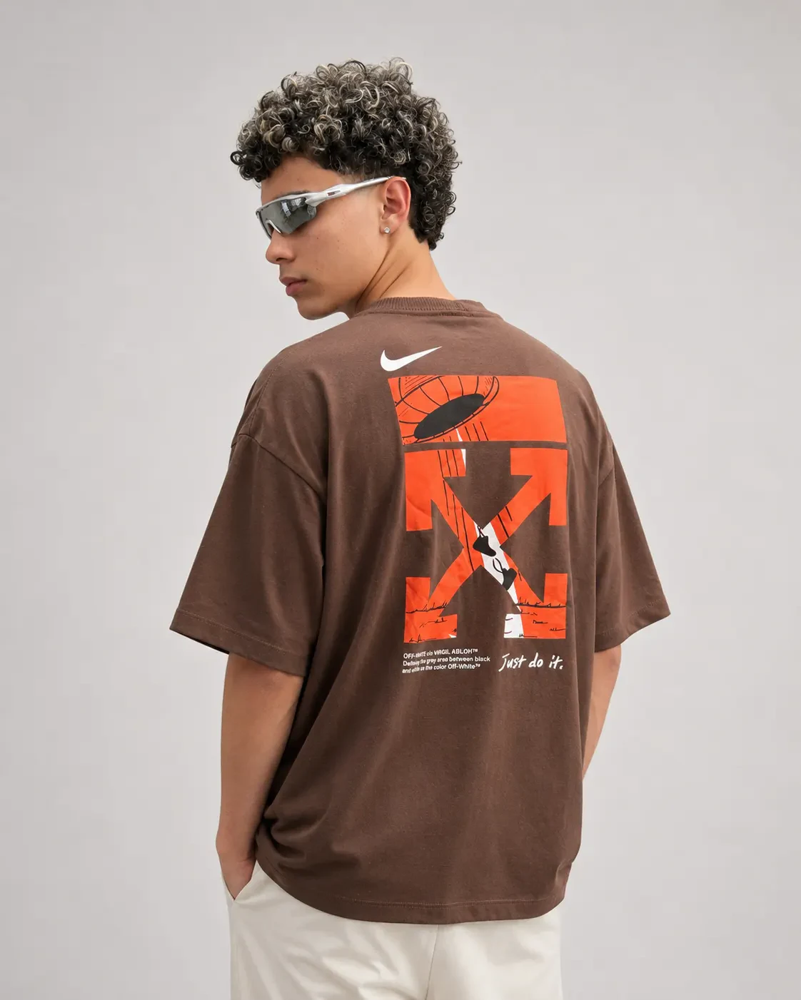 Camiseta Oversized Graphic Marrom foto 2