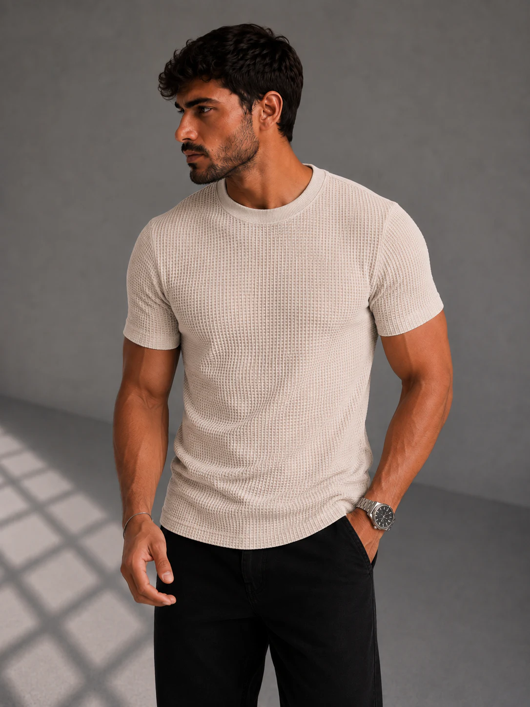Camiseta Canelada Zara off-white em look masculino