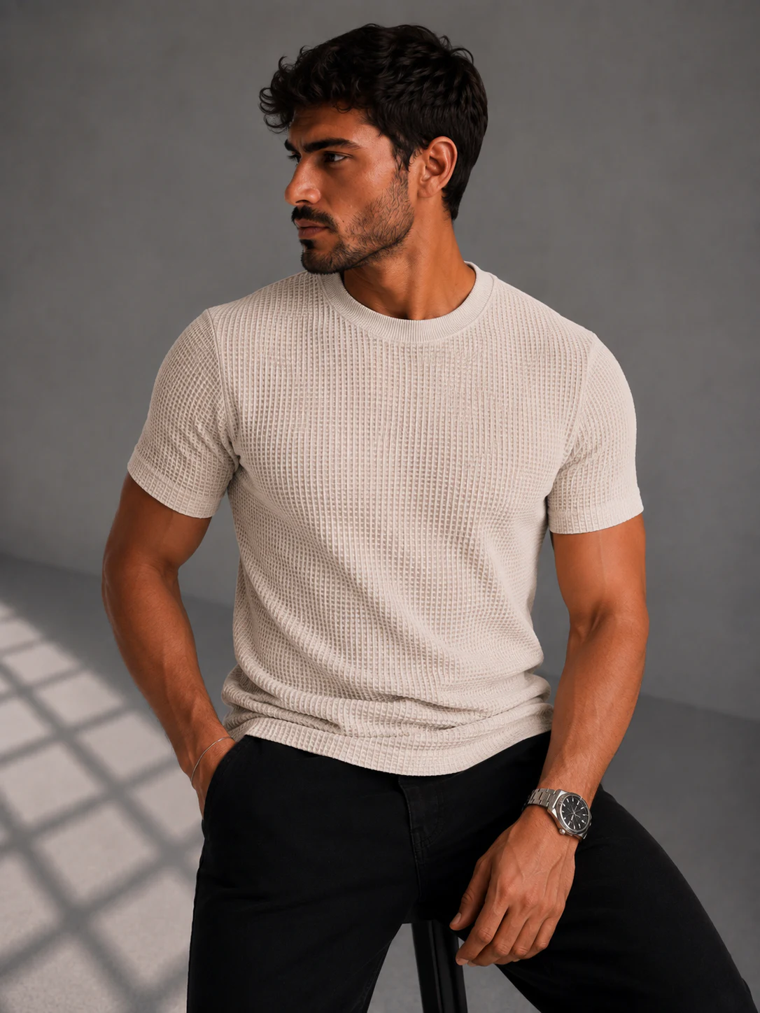 Camiseta Canelada Zara off-white em look sentado