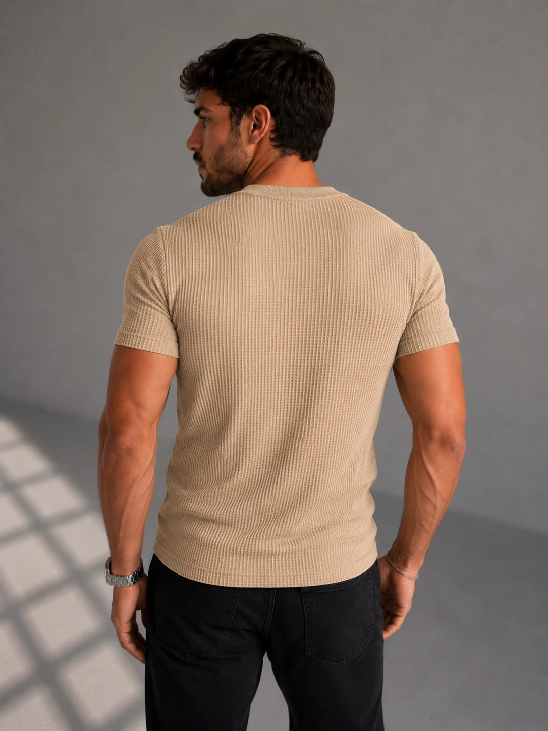 Detalhe de costas da Camiseta Canelada Zara areia