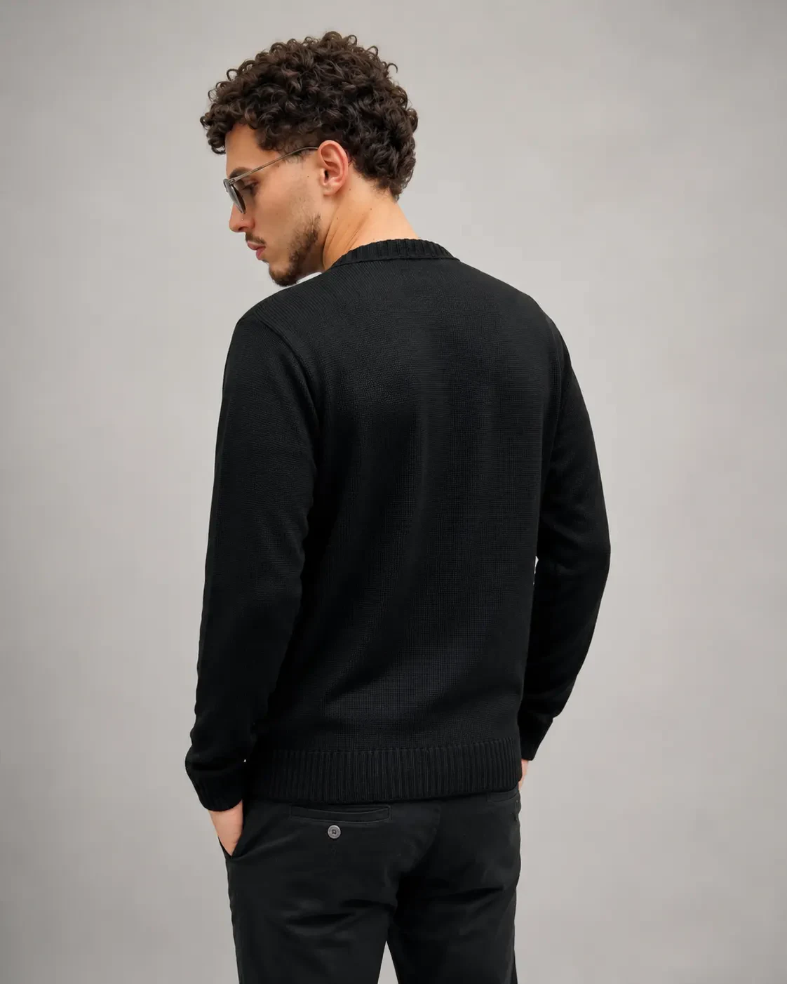Suéter Tricot Minimal Preto detalhe das costas