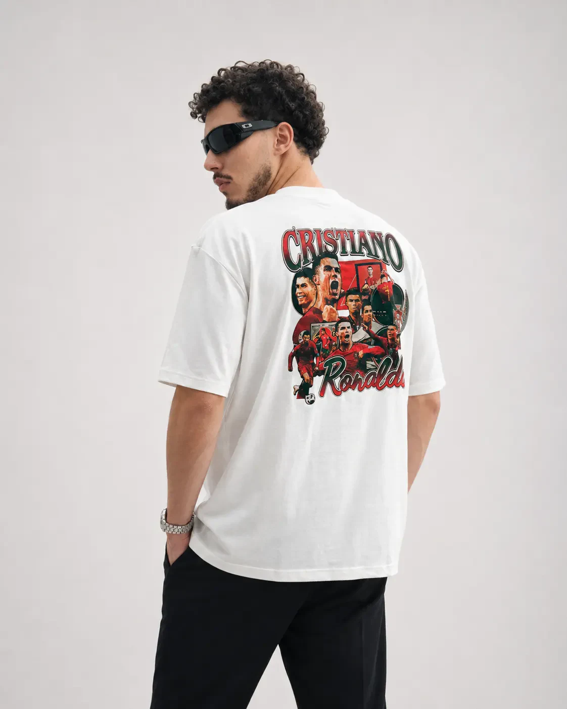 Camisa CR7 off-white em look masculino