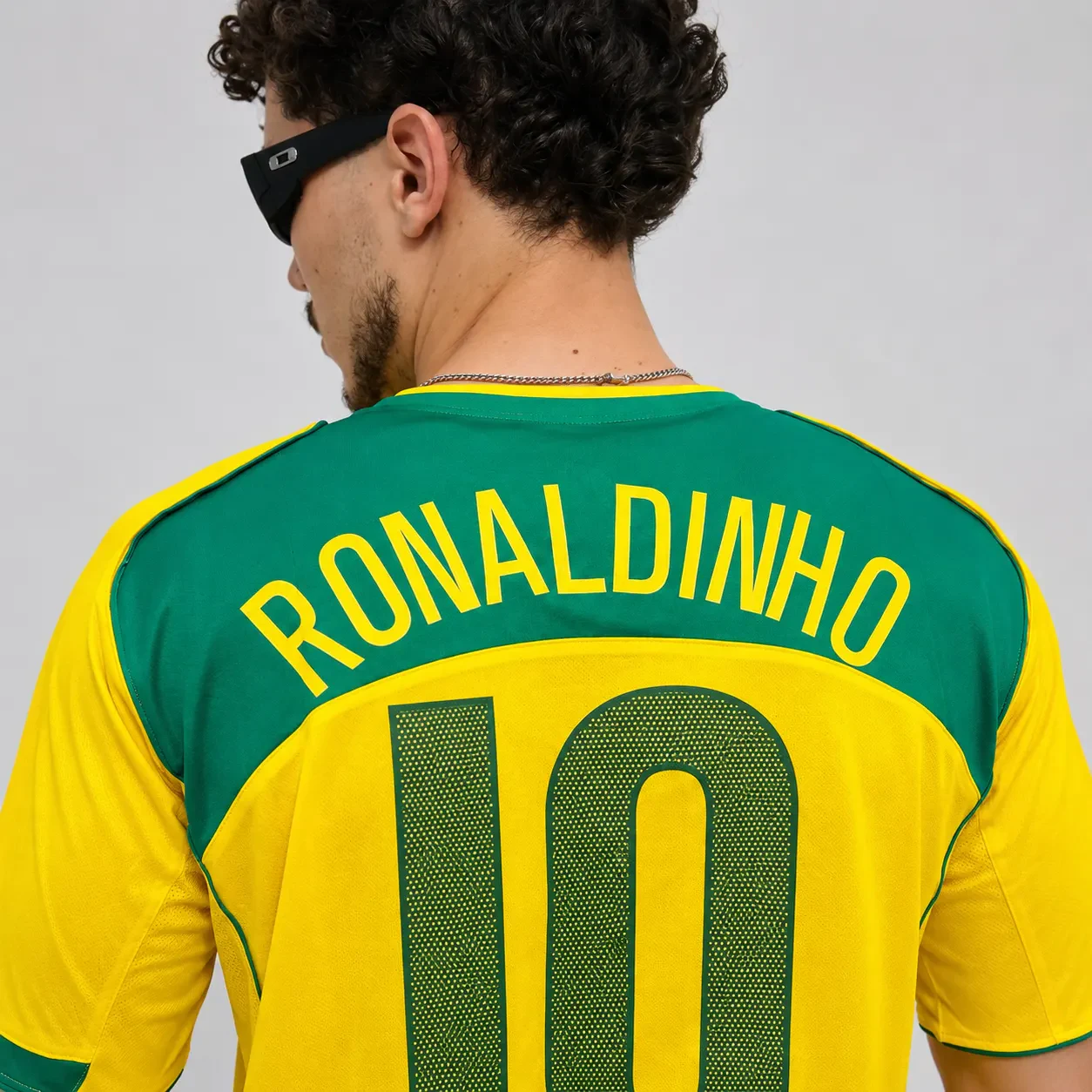Detalhe das costas da Camisa Brasil Retrô Ronaldinho 2006
