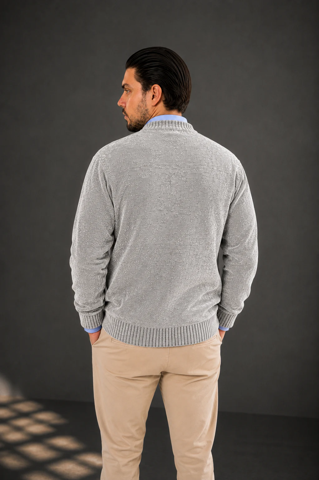 Suéter Chenille Zara cinza claro costas