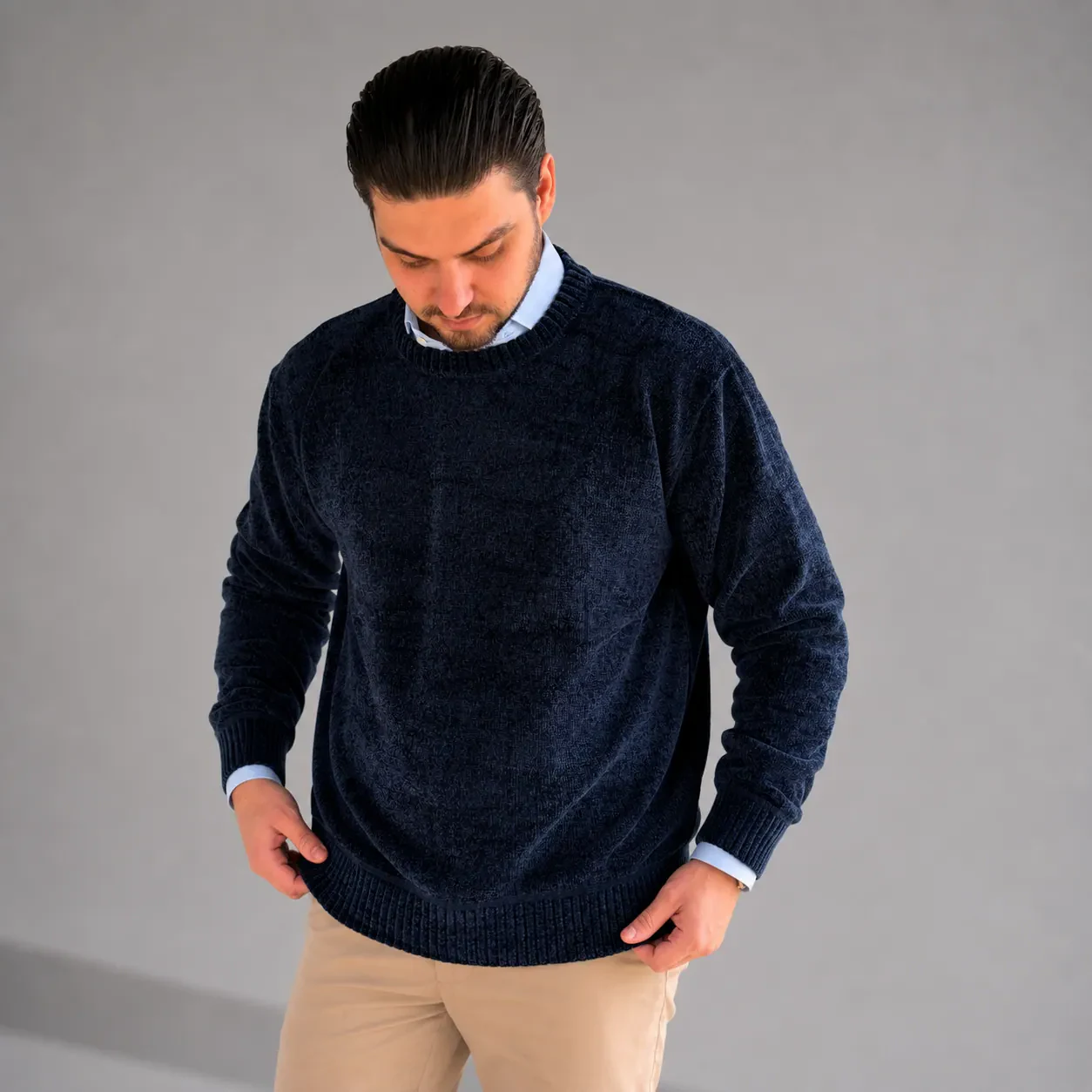 Suéter Chenille Zara azul marinho em look masculino